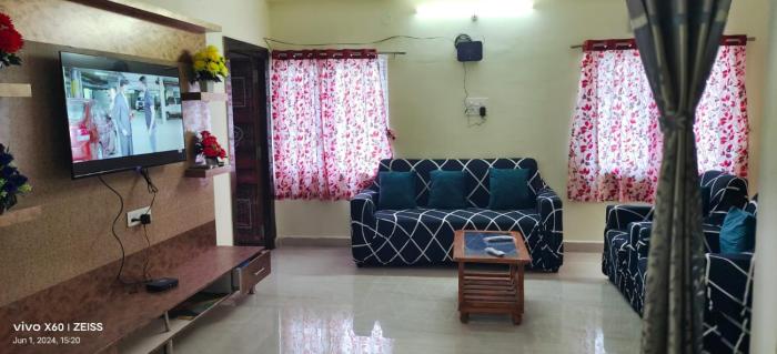 Crozy Corner #2Bhk Near Aig &Us Embassy,,4 star