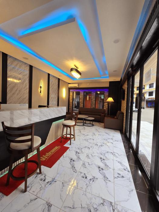 Grand Luxury Hotel,,3 star