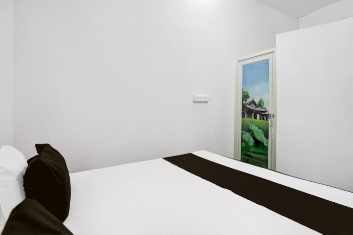 The Hotel Paradise,,2 star