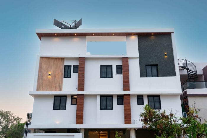 The Paradise International Hotel,,4 star