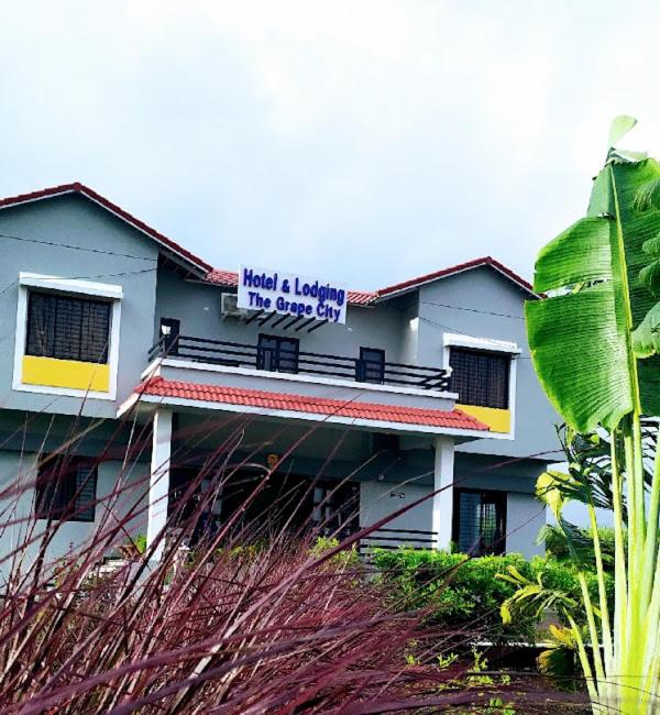 Hotel The Grapecity Junnar,,4 star