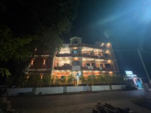 The Red Rock Malvan ,,5 star