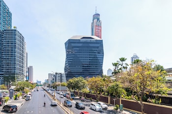 queensland hotel bangkok