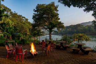 White Water Resort,,2 star