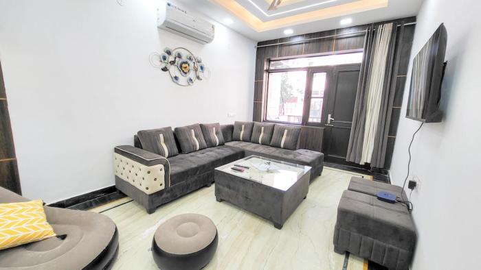 Vacationbuddy 3 Br Home Paschim Vihar Jwala Heri,,3 star