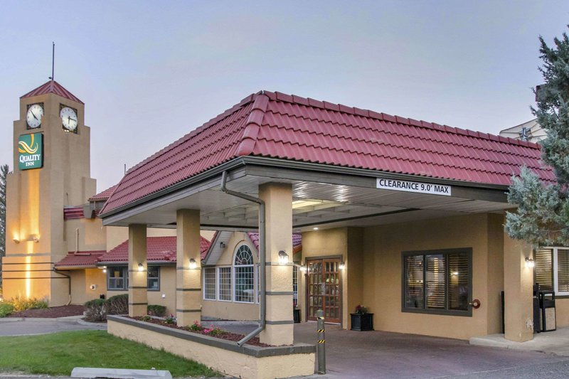 Quality Inn,Redcliff>>Medicine Hat,2.5 star