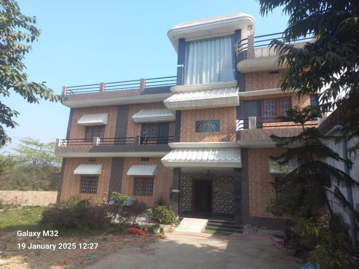 Hotel Gayatri Palace,,2 star