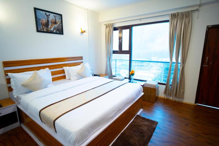 verdant the lush gateway