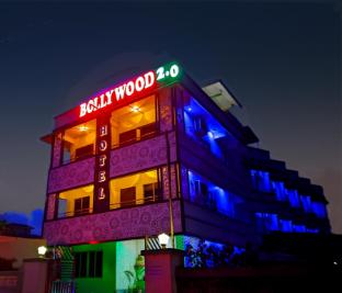 Bollywood 2.0 Puri- 2 Minutes To Beach,,3 star