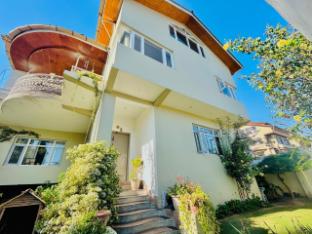 Aveens Homestay In Srinagar By Homeyhuts,,5 star