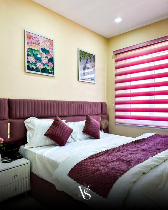 The Velvet Stay,,3 star