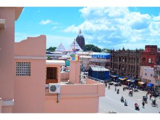 dhamstay hotel santosh inn near temple
