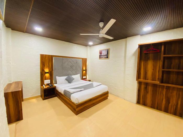 Hotel Avk Stay Near Versova Beach,,3 star
