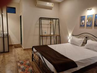 Seafront - Beach Cottage, Alibag,,4 star