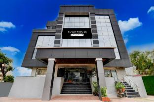 Super Townhouse Chakan Midc Pune Formerly Renuka Executive,,3 star