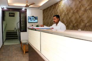 Vinayak Stay Sector 43,,3 star