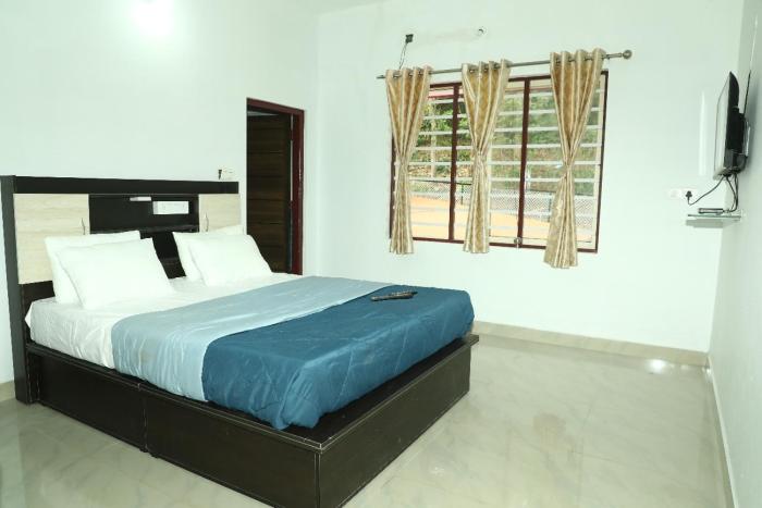 Hilltop Paradise,,3 star