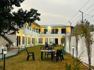 hotel jungle castle resort corbett
