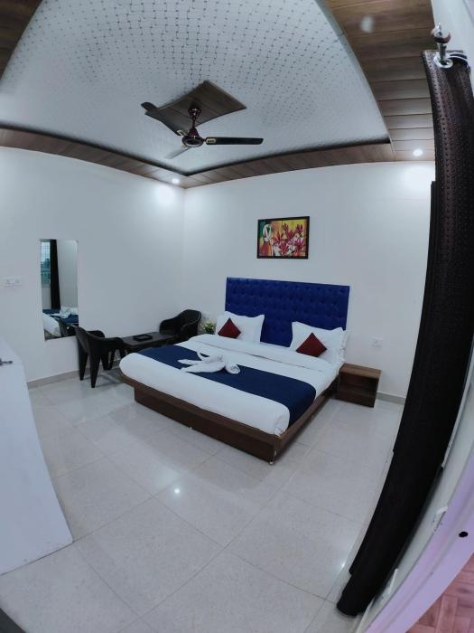 golden oak villa