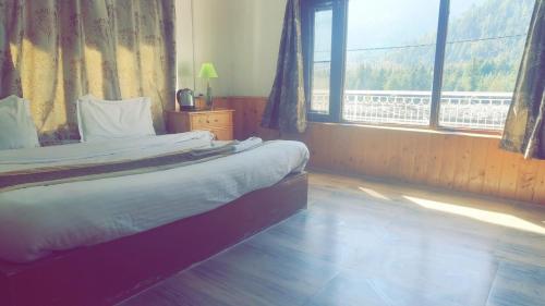 room-image