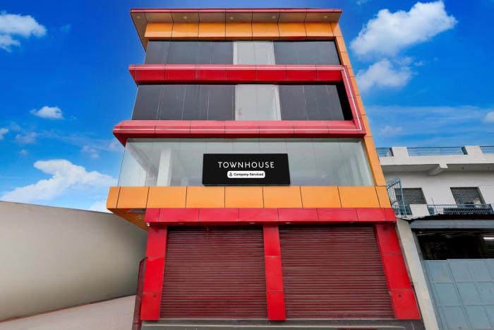 super townhouse jhilmil metro station formerly legacy residency