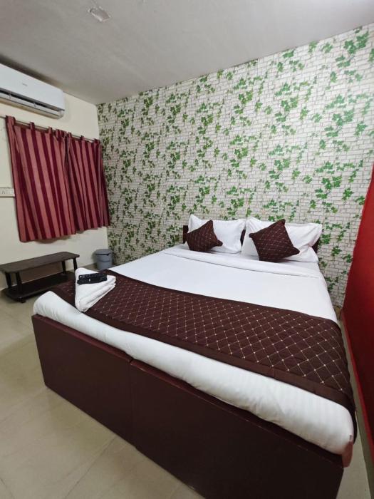 Urban Nest Roomz,,3 star