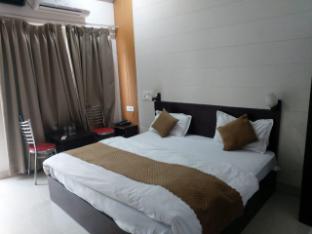 hotel shiv palace