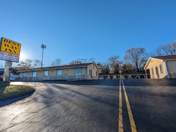Best Way Inn,3679 N Lindbergh Blvd,3 star