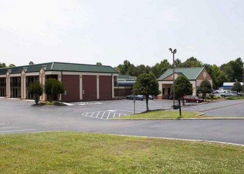 Quality Inn Morganton,Hickory>>Granite Falls,2.5 star