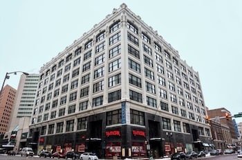 cozysuites the block skybridge access