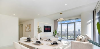 Lux The Marina Vista Beachfront Suite,,5 star