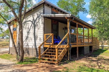 Verbena Waterfront With Hot Tub,,3 star