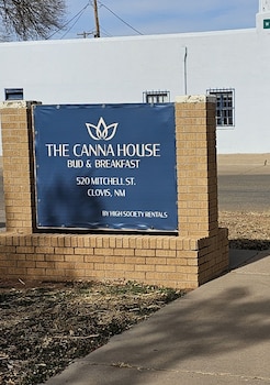 The Canna House By High Society Rentals,,4 star