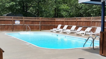 Hickory Hollow Resort,,2 star