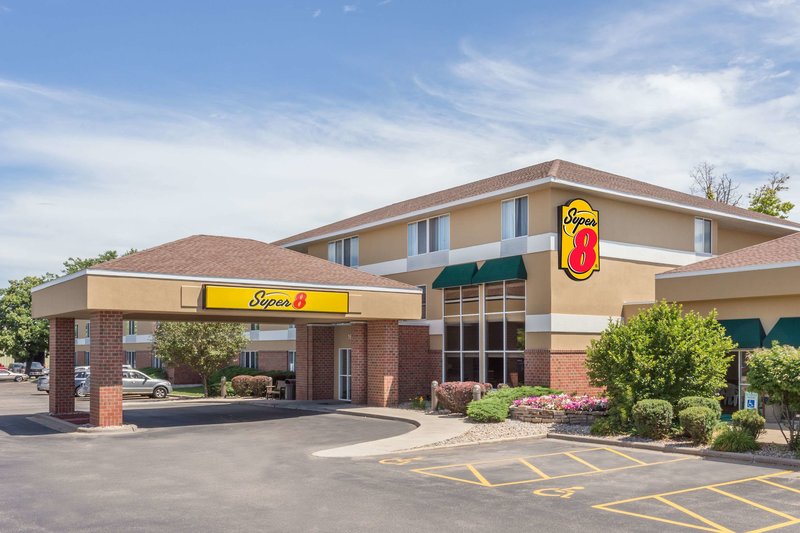 Super 8 By Wyndham Madison South,Dane County>>Dane,2.5 star