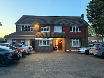 High Trees Gatwick Guest House,,2 star