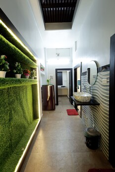 The Banaras Home Stay,,2 star