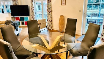 The Crown Inn At Burnham Beeches,,4 star