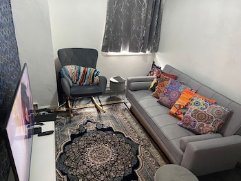Lovely Humuplace 1-Bed Apartment In Birmingham,,4 star