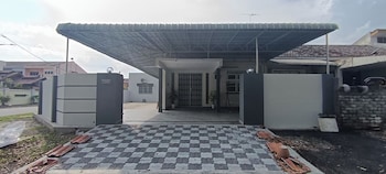 ipoh garden east homestay by grab a stay