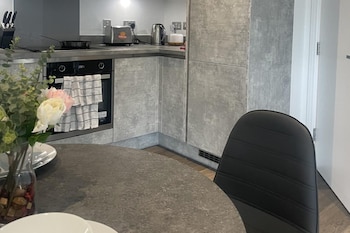 Brand New Stunning 2-Bed Apartment In Dagenham,,3 star