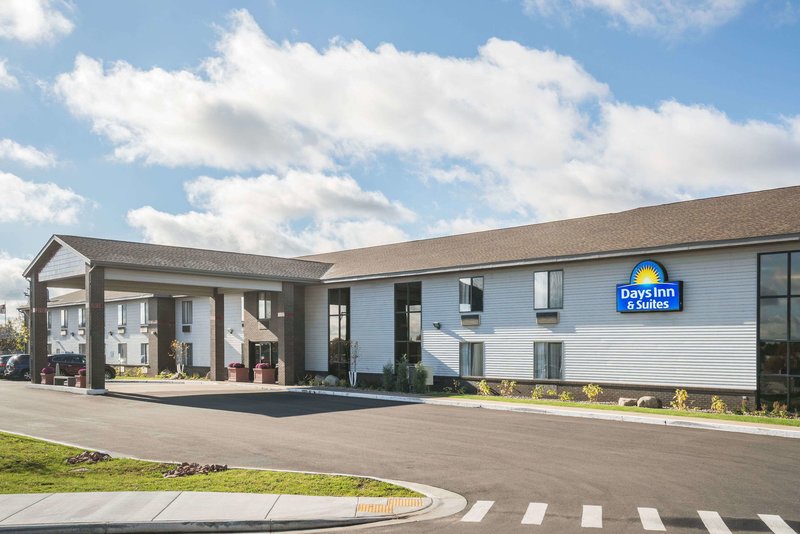 Days Inn & Suites By Wyndham Wausau