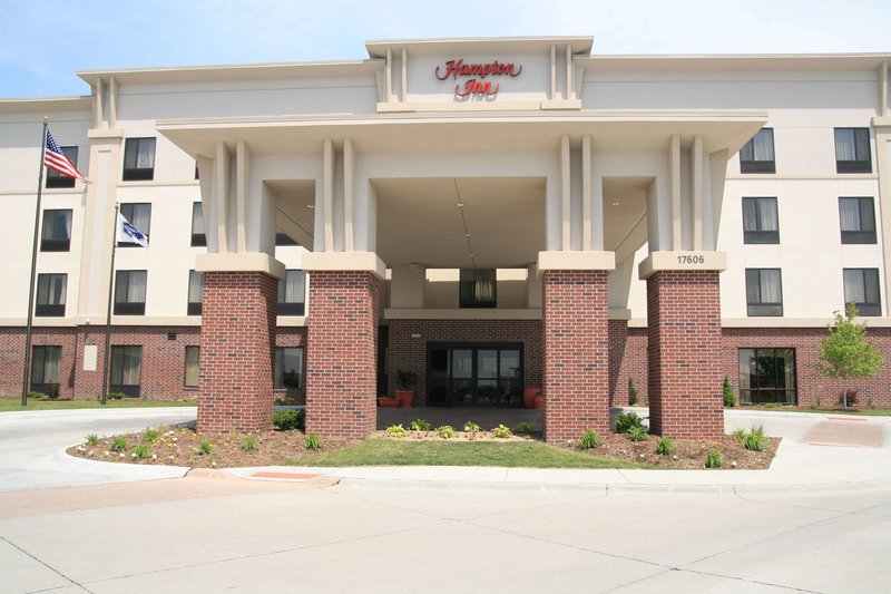 Hampton Inn Omaha West-Lakeside,Carter Lake>>Boys Town,2.5 star