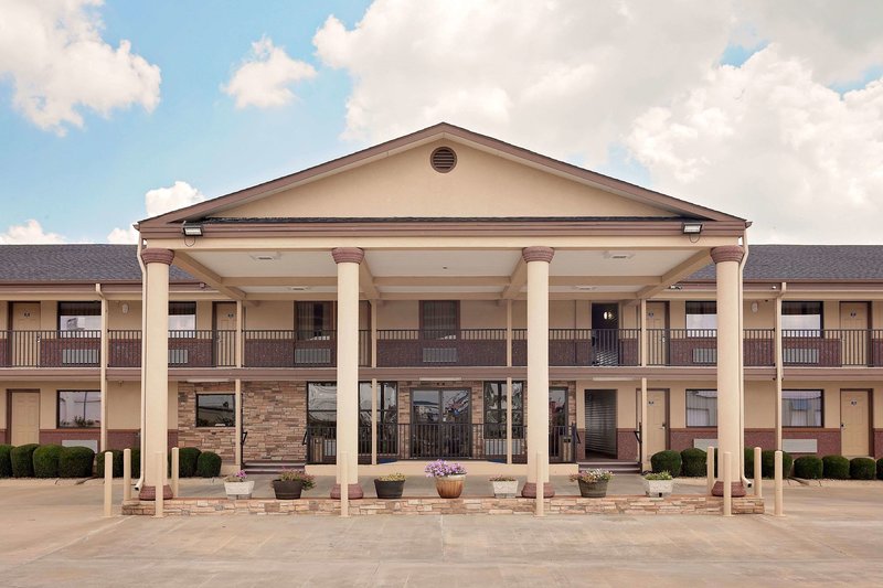 Days Inn By Wyndham Paris,Paris>>Lamar,2 star