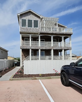 Beach Road Bed And Breakfast,2006 N Virginia Dare Trail,3 star