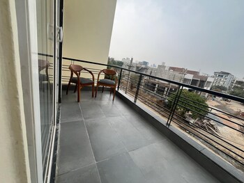 The Lodgers Studio Apartment Sector 52,,4 star