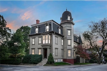 The Underwood-Hale House,137 Power St,2 star