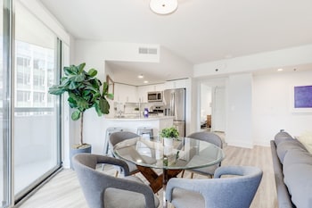 elegant 2br apartment minutes to d c