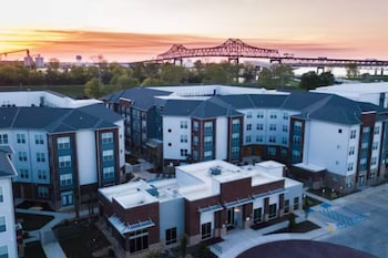 river house apartments