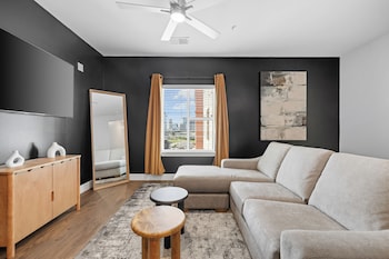 the celebrity suite the gulch